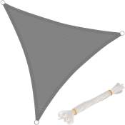 Voiles d'ombrage.Triangle 2x2x2m. Respirante en HDPE.Protection