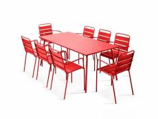Ensemble table de jardin et 8 fauteuils en métal rouge