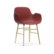 Chaise avec accoudoirs en laiton et pp rouge Form - Normann Copenhagen