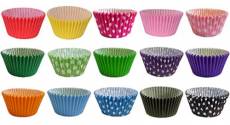 180 Excellent Quality Muffin / Cupcake Cases by Holly Cupcakes: 15 Mixed Plain and Polka Dot Colours