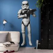 Komar - Stickers géant Stormtrooper Episode vii Star Wars vue sur mur bleu