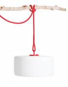 Lampe sans fil Thierry Le swinger LED / Inclus : câble de suspension + pied à planter en bois - Fatboy rouge en plastique