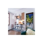 Plage - Sticker mural Trompe l'oeil, Paillote, île de palmiers, sable fin et mer, 204 cm x 83 cm, ouverture porte décorative - Bleu