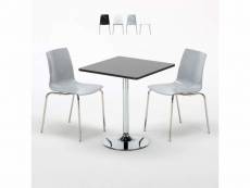 Table carrée noire 70x70cm avec 2 chaises colorées et transparentes set intérieur bar café lollipop platinum