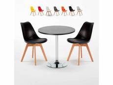 Table ronde noire 70x70cm 2 chaises colorées intérieur bar café nordica cosmopolitan