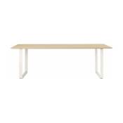 Table en chêne piétement blanc 225 cm 70-70 - Muuto