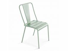 Chaise de jardin en métal vert sauge