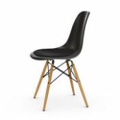 Chaise DSW - Eames Plastic Side Chair / (1950) - Galette d'assise / Bois clair - Vitra noir en plastique