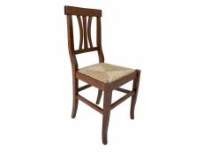 Chaise en bois massif couleur noyer et assise paille