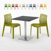 Table carrée noire 70x70 avec 2 chaises colorées Gruvyer Rum Raisin Couleur: Anis vert