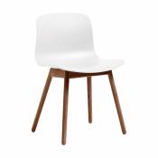 Chaise blanche en noyer About A Chair 12 - HAY