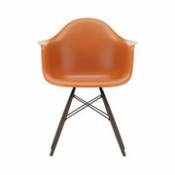 Chaise DAW - Eames Plastic Armchair / (1950) - Pieds bois foncé - Vitra orange en plastique