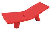 Bain de soleil fixe Low Lita Lounge plastique rouge - Slide rouge en plastique