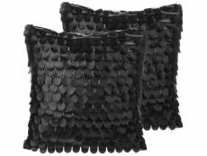 Lot de 2 coussins motifs écailles en cuir pu noir 45 x 45 cm lobelia 202161