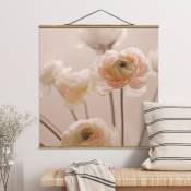 Tableau en tissu avec baguettes de suspension - Delicate Bouquet Of Light Pink Flowers - Carré 1:1 Dimension HxL: 50cm x 50cm Matériau: Chêne
