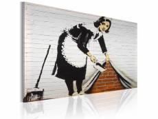 Tableau sur toile décoration murale image imprimée cadre en bois à suspendre femme de ménage (banksy) 60x40 cm 11_0003291