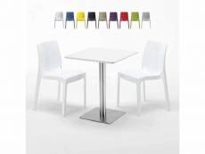 Table carrée 60x60 plateau blanc avec 2 chaises colorées ice hazelnut