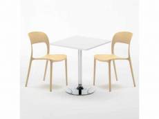 Table carrée blanche 70x70cm avec 2 chaises colorées ensemble intérieur bar café restaurant cocktail