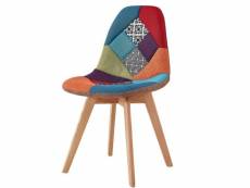 Stella - chaise scandinave tissu patchwork rouge pieds