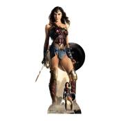 Star Cutouts - Figurine en carton Wonder Woman en armure avec son bouclier (film WW84) - h 187 cm