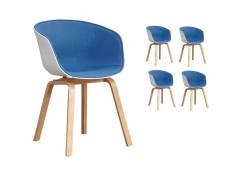 Lot de 4 chaises scandinaves très confortables avec coque en résine blanche revêtue d'un tissu moelleux bleu et des pieds bois