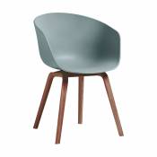 Chaise bleue en noyer About A Chair 22 - HAY