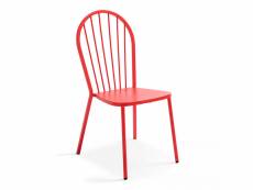 Chaise style industriel en métal rouge