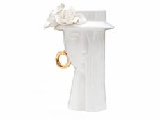 Vase en porcelaine élégant, de couleur blanche, avec