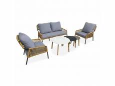 Salon de jardin bas 4 places komodo – ensemble canapé 2 places et 2 fauteuils avec 3 tables gigognes. Résine tressée effet rotin. Coussins gris clair