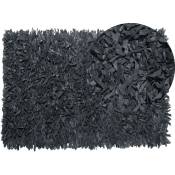Beliani - Tapis Naturel Hirsute 140 x 200 cm Fabriqué à la Main en Cuir Véritable Noir Mut - Noir