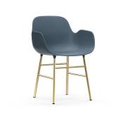 Chaise avec accoudoirs en laiton et pp bleu Form - Normann Copenhagen