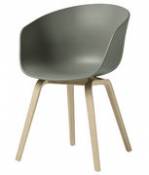 Chaise About a chair AAC22 / Plastique & chêne verni mat - Hay vert en plastique