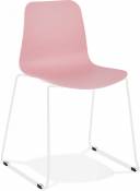 Chaise de table design assise couleur rose pieds blanc