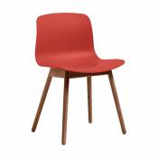 Chaise rouge en noyer About A Chair 12 - HAY