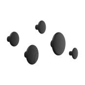 5 Patères rondes en bois noir The Dots - Muuto