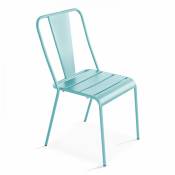 Chaise en métal turquoise