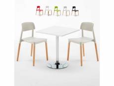 Table carrée blanche 70x70 2 chaises colorées intérieur bar café barcellona cocktail