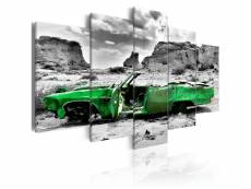 Tableau - voiture verte rétro dans le désert du colorado 200x100 cm