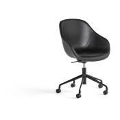 Chaise à roulettes en cuir noir et piétement en aluminium revêtu AAC 155 soft - Hay