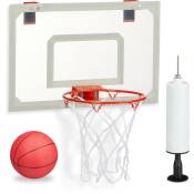 Panier de basket, avec ballon et pompe à air, se place
