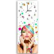 Horloge Murale Design Coloré avec Portrait Féminin