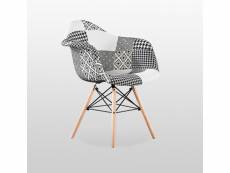 Chaise scandinave en tissu patchwork et métal noir