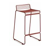 Chaise de bar en métal rouge 65 cm Hee - HAY