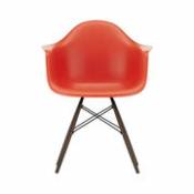 Chaise DAW - Eames Plastic Armchair / (1950) - Pieds bois foncé - Vitra rouge en plastique