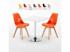 Table carrée blanche 70x70cm et 2 chaises colorées