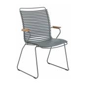 Chaise en métal et plastique gris avec grand dossier