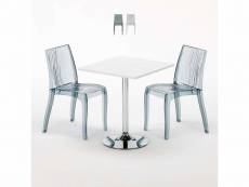 Table carrée blanche 70x70cm avec 2 chaises colorées et transparentes set intérieur bar café dune titanium