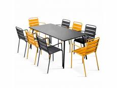 Ensemble table de jardin et 8 fauteuils en métal jaune