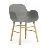 Chaise avec accoudoirs en chêne naturel et pp gris Form - Normann Copenhagen
