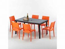 Table rectangulaire et 6 chaises poly rotin colorées